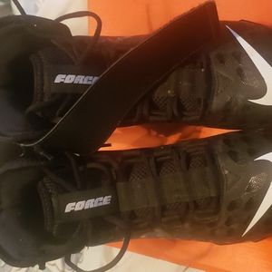 Here you have a size 9 Nike force savage 2 shark. Worn only once just tried them